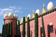Salvador Dali Museum, Figueres and Cadaques Small Group Day Trip from Barcelona